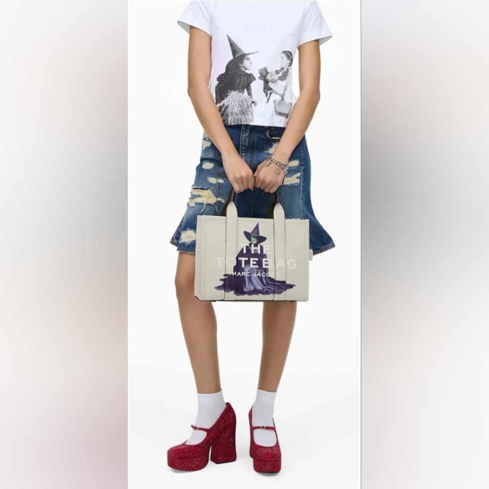 🧙MARC JACOBS X WIZARD OF OZ THE WICKED WITCH TOTE BAG+BAG CHARM - Picture 13 of 17